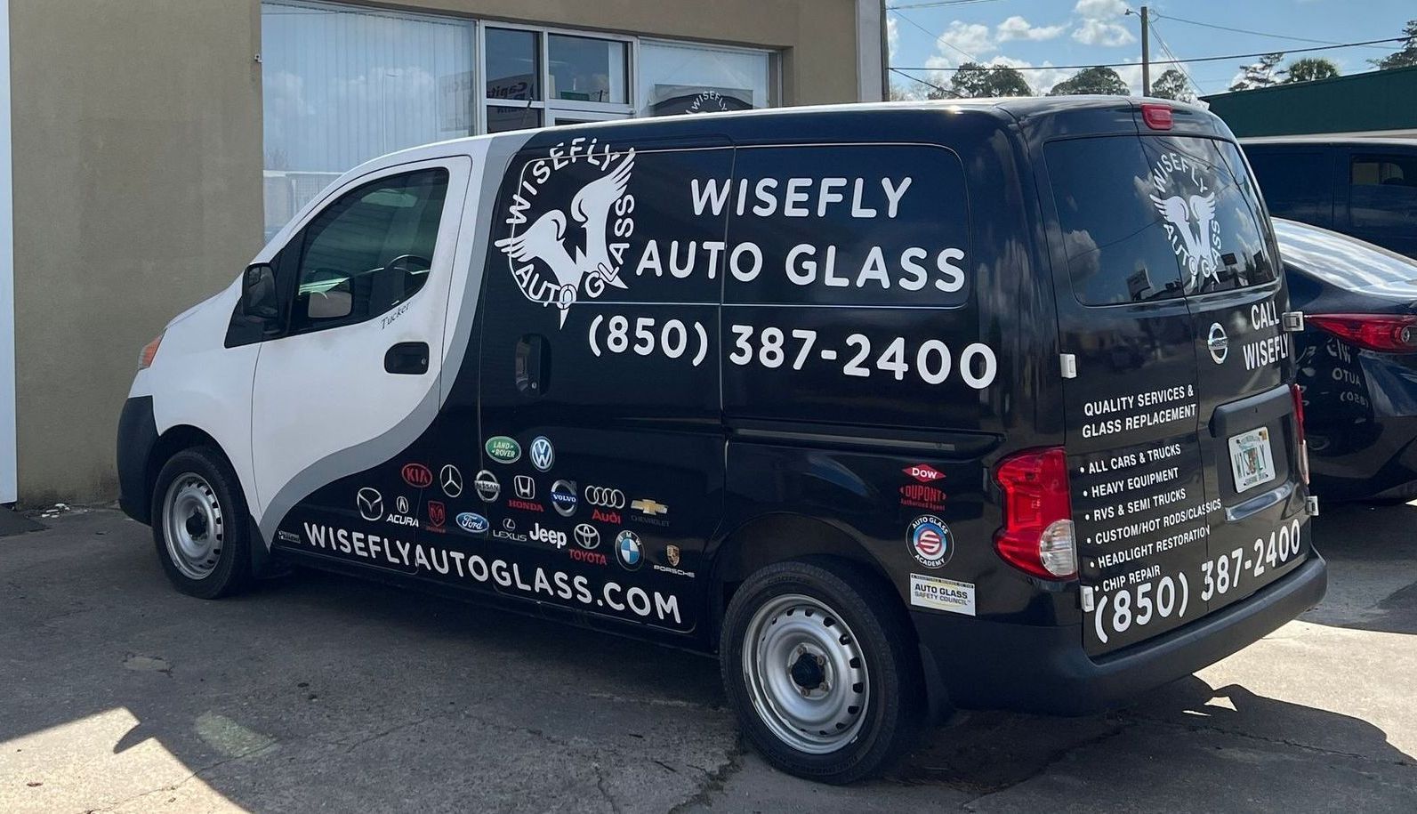 Nissan windshield replacement in Panama City, FL Nissan windshield replacement in Panama City, FL