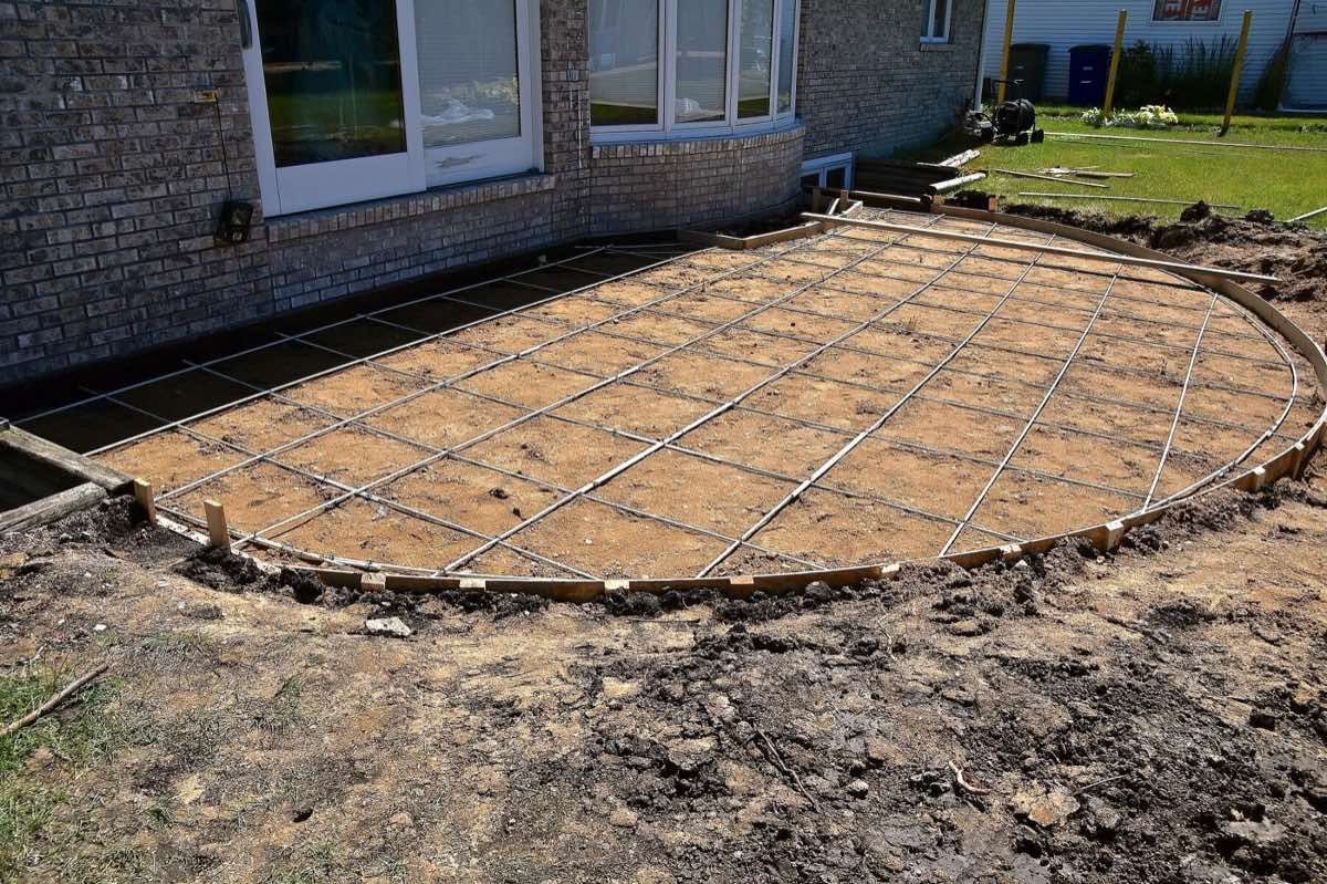 steel reinforced concrete patio constructing