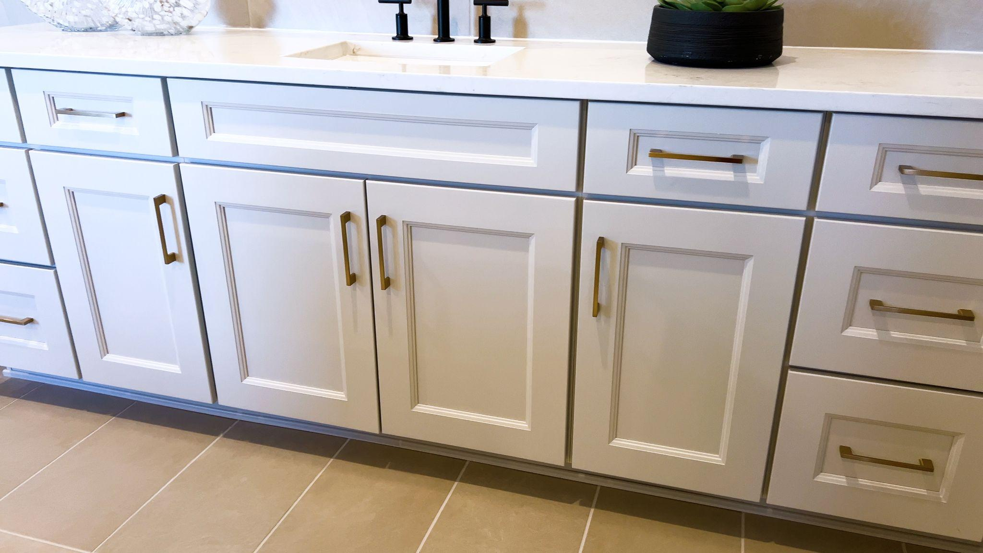 How Better Bathroom Cabinets Reduce Counter Clutter
