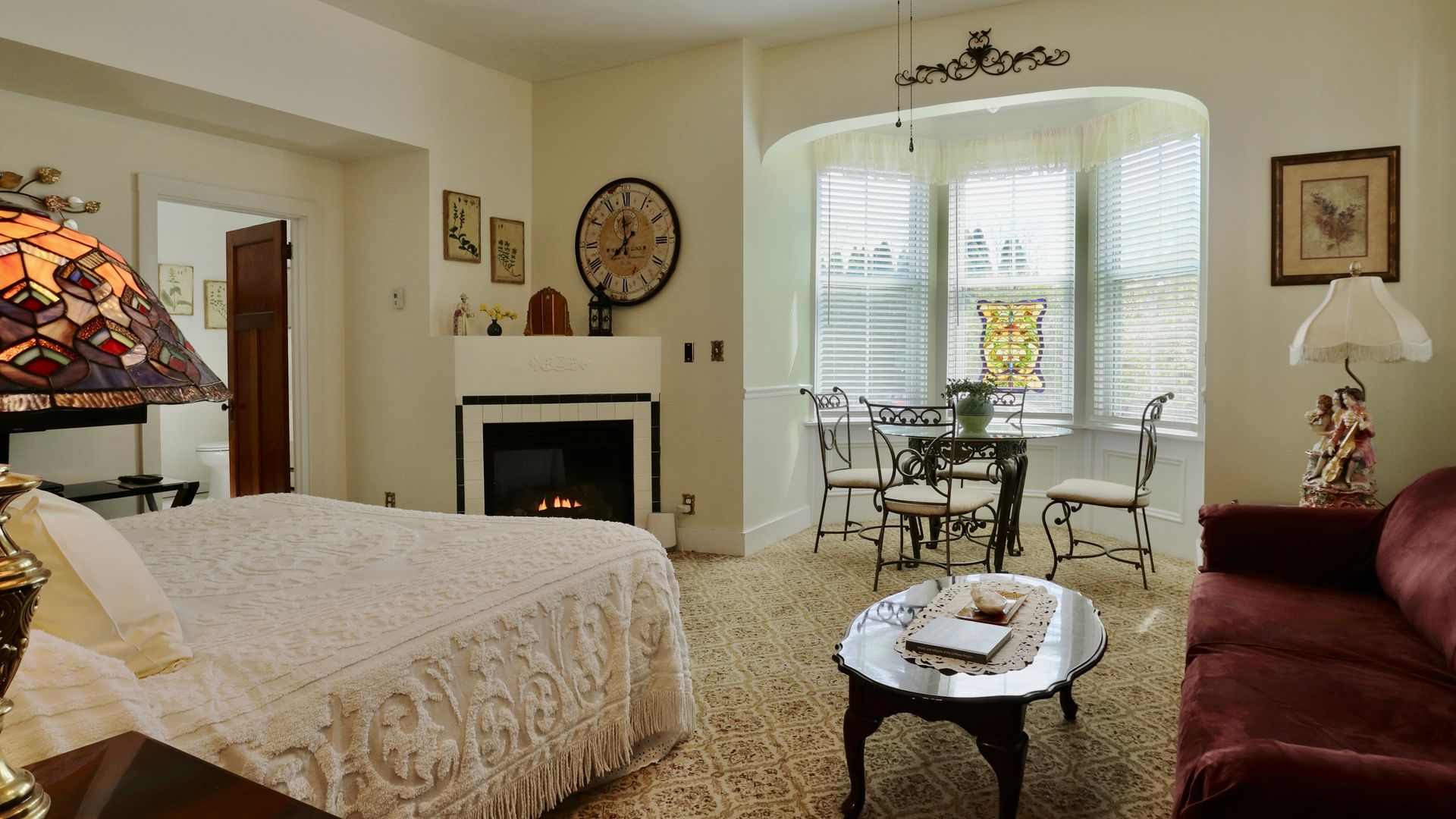 saras-room