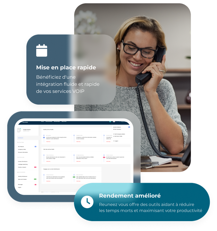 Une femme est assise à un bureau et utilise un ordinateur portable.