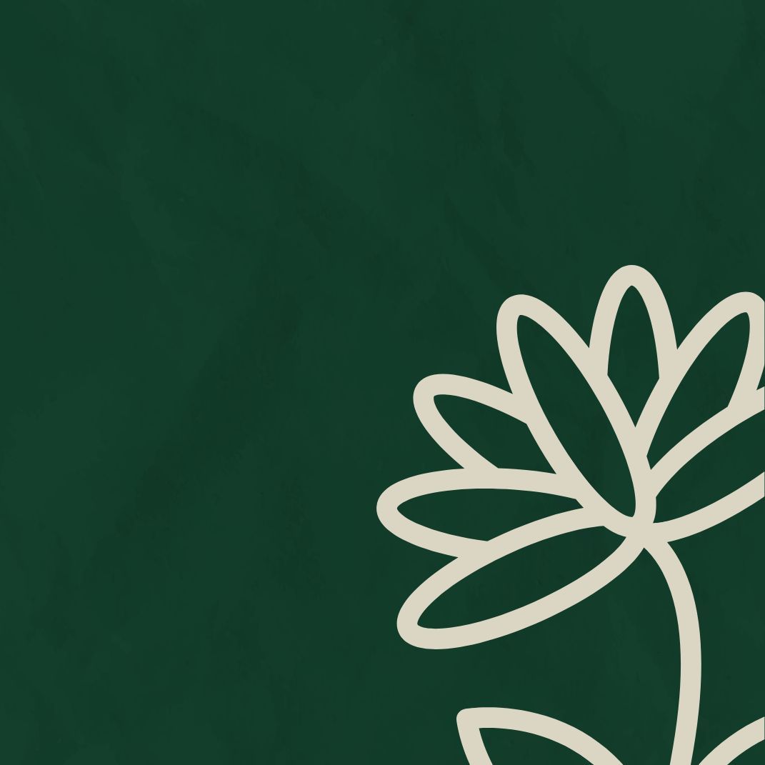 Ilustración de flor de color crema en la esquina inferior derecha sobre un fondo verde oscuro.