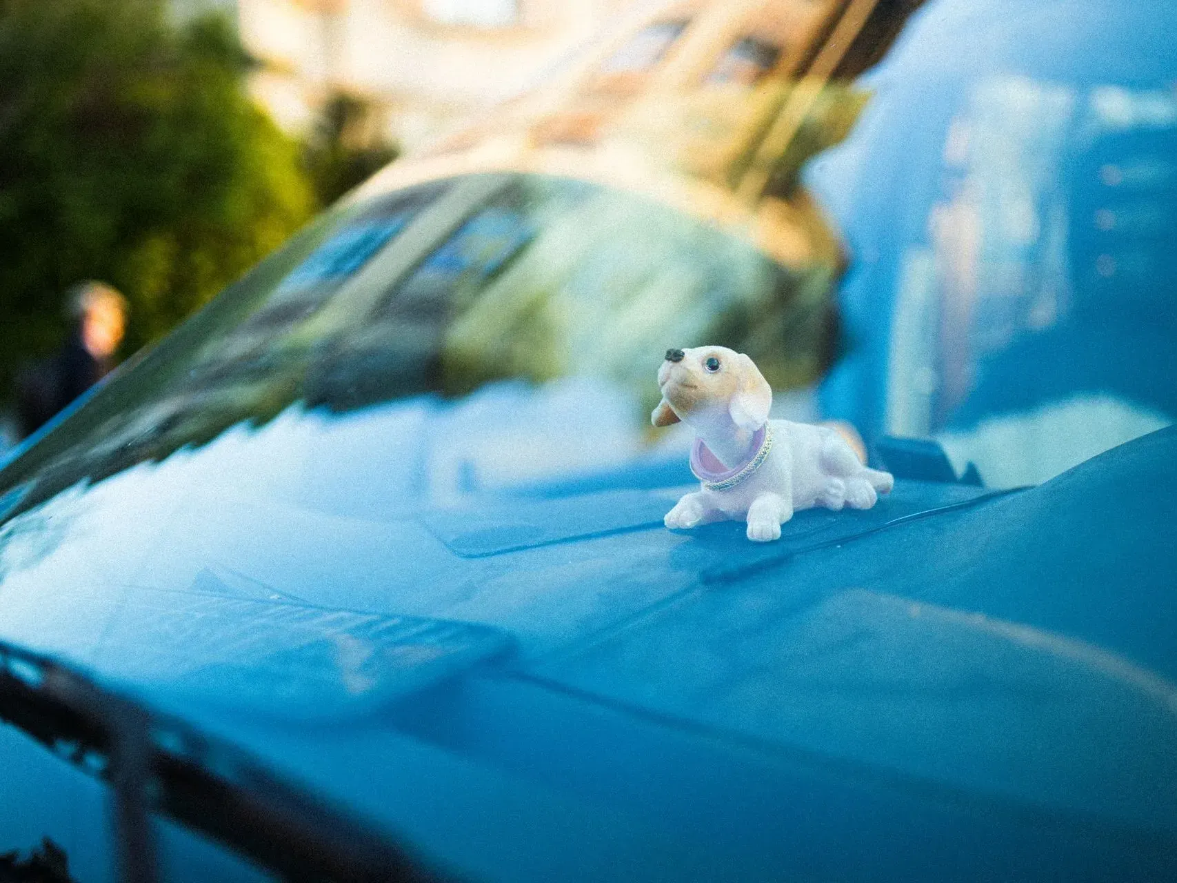 CAR GLASS