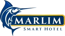 Logotipo do Marlim Smart Hotel com um marlin azul e a marca denominativa com detalhes em dourado sobre fundo branco.