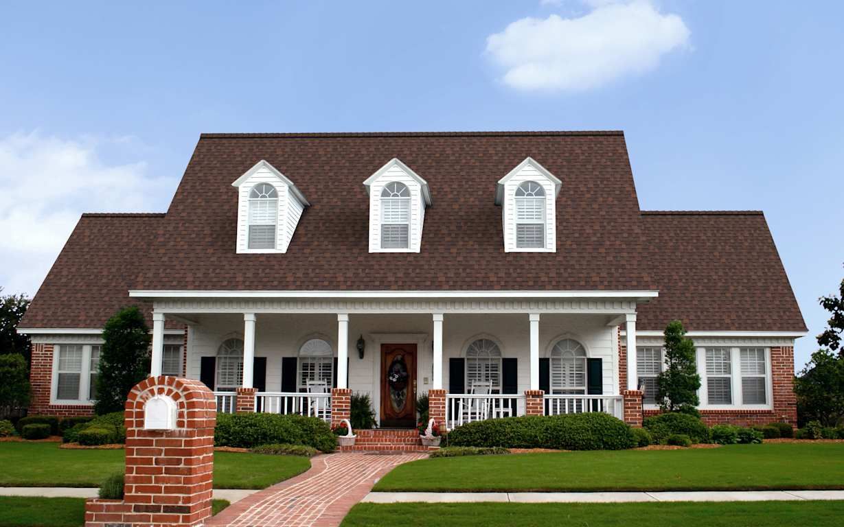 Owens Corning Oakridge Brownwood roof on a home