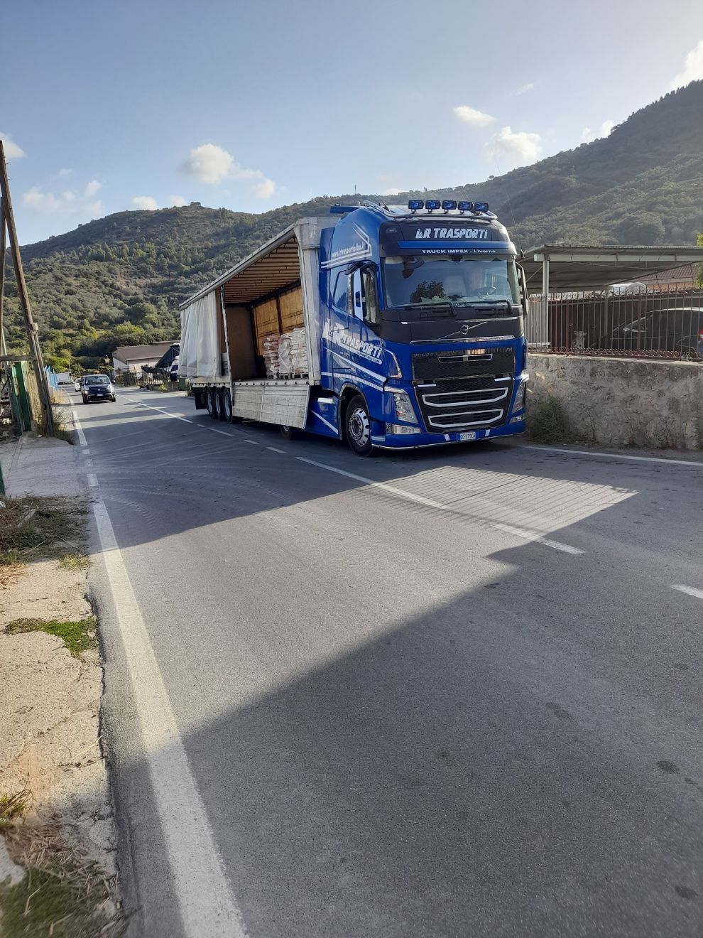 Furgone su strada