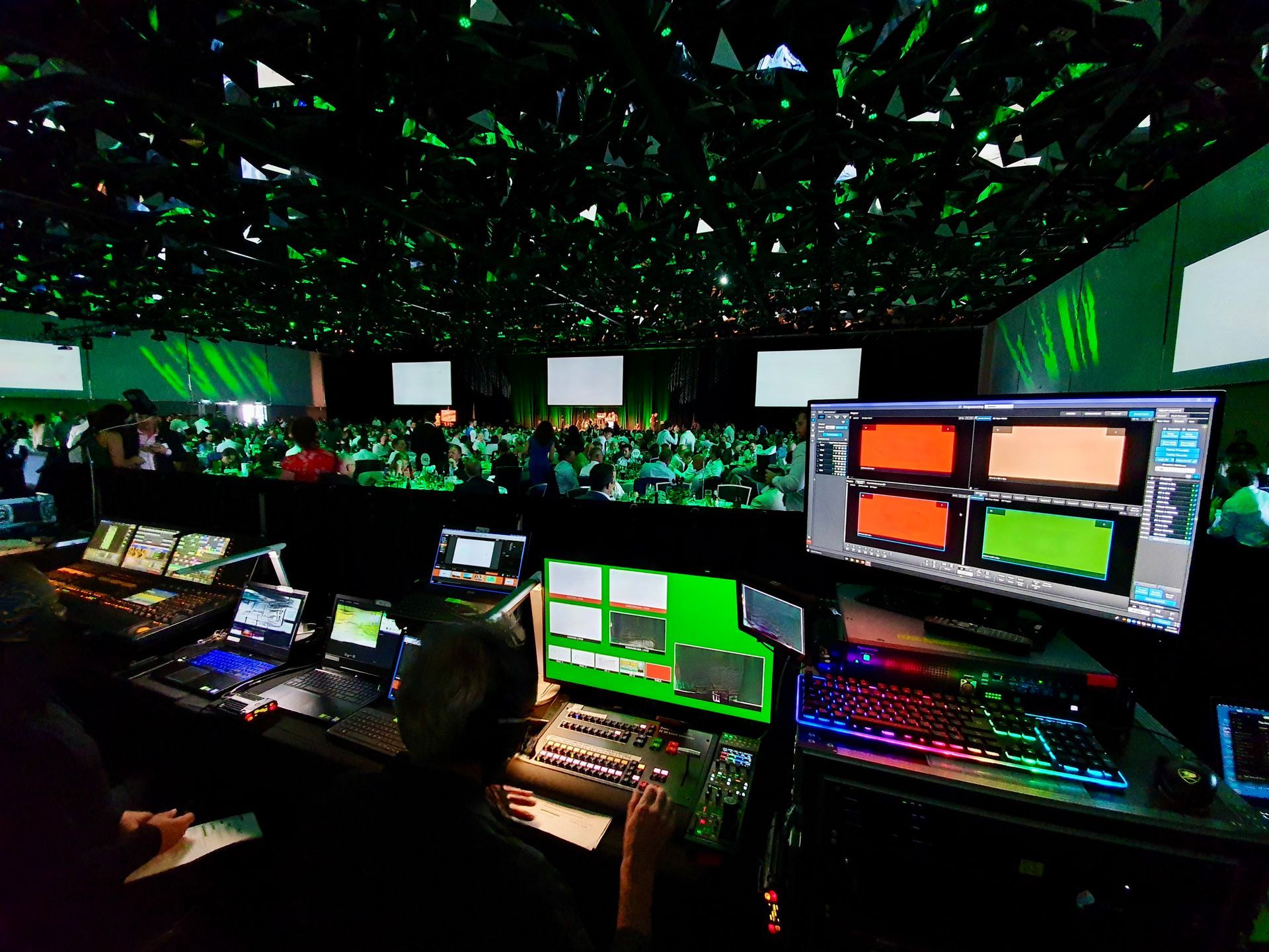 Broadcasting, live streaming, platforms, bonded data, studio, video link, hybrid event, online event, virtual event