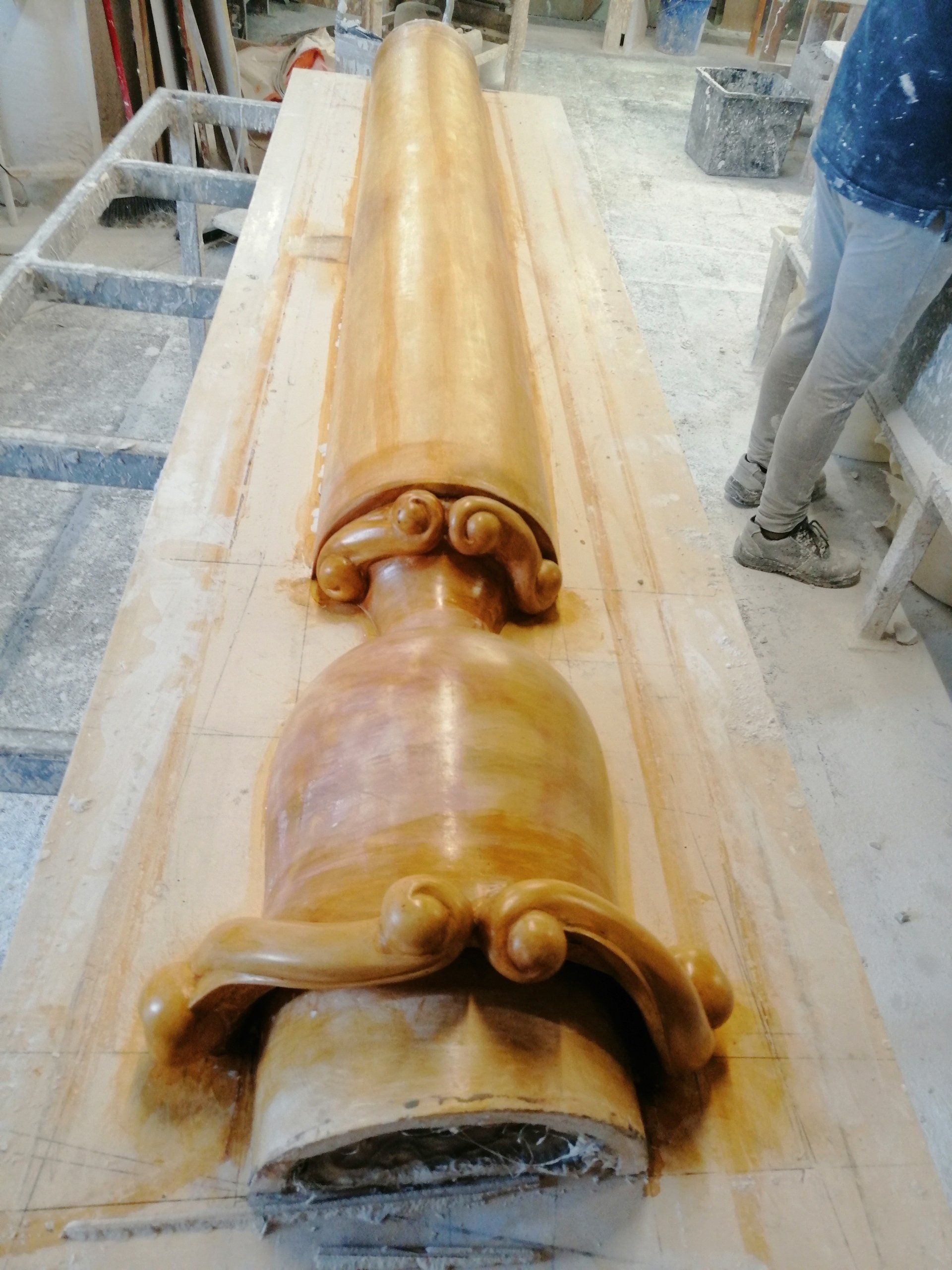 colonna marrone