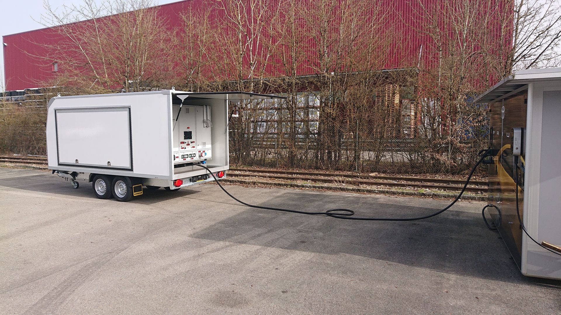 DC AC Ladeanhänger mit SecondLife Batterien