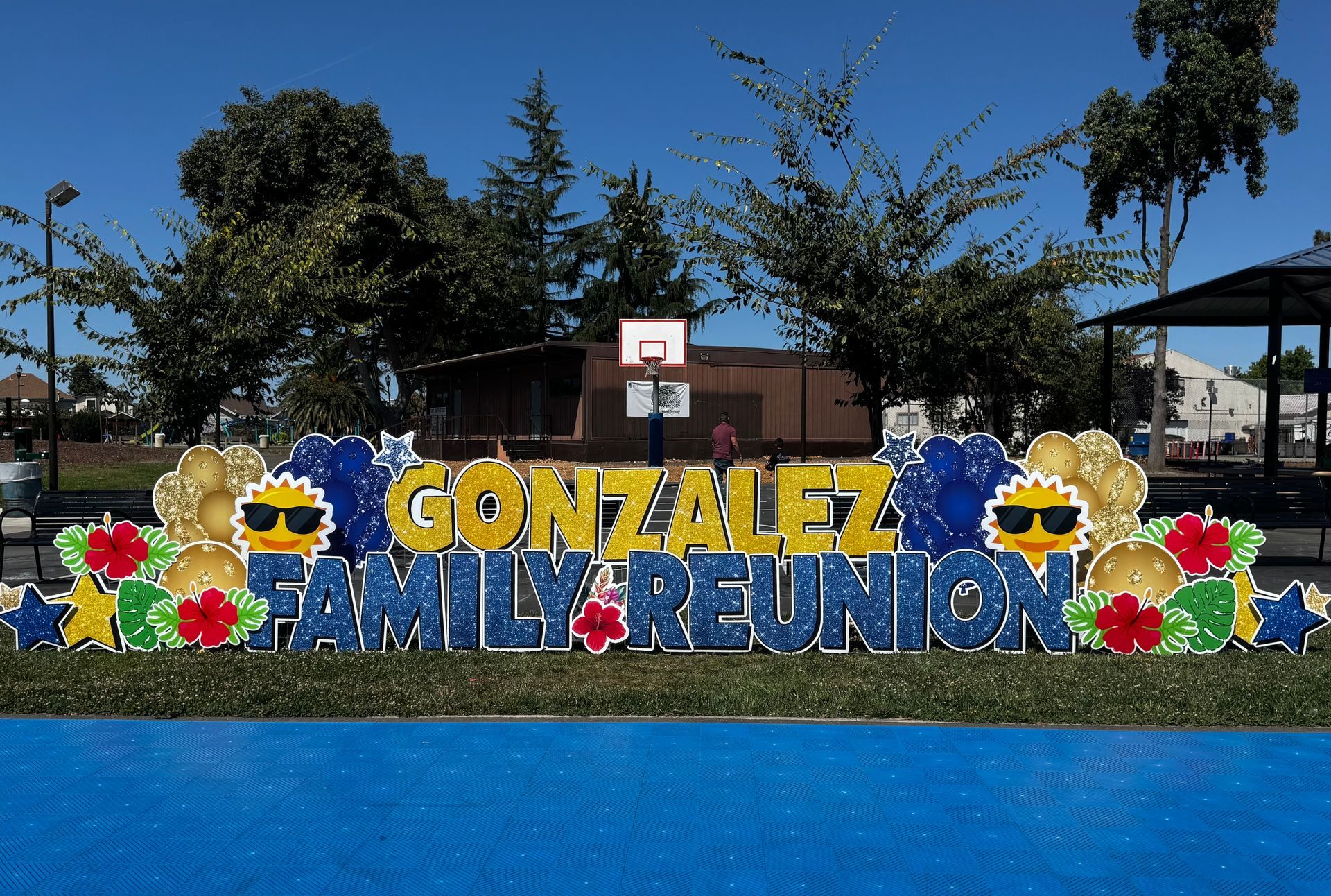 Customized greeting for a family reunion. Wording states Gonzalez Family Reunion. 