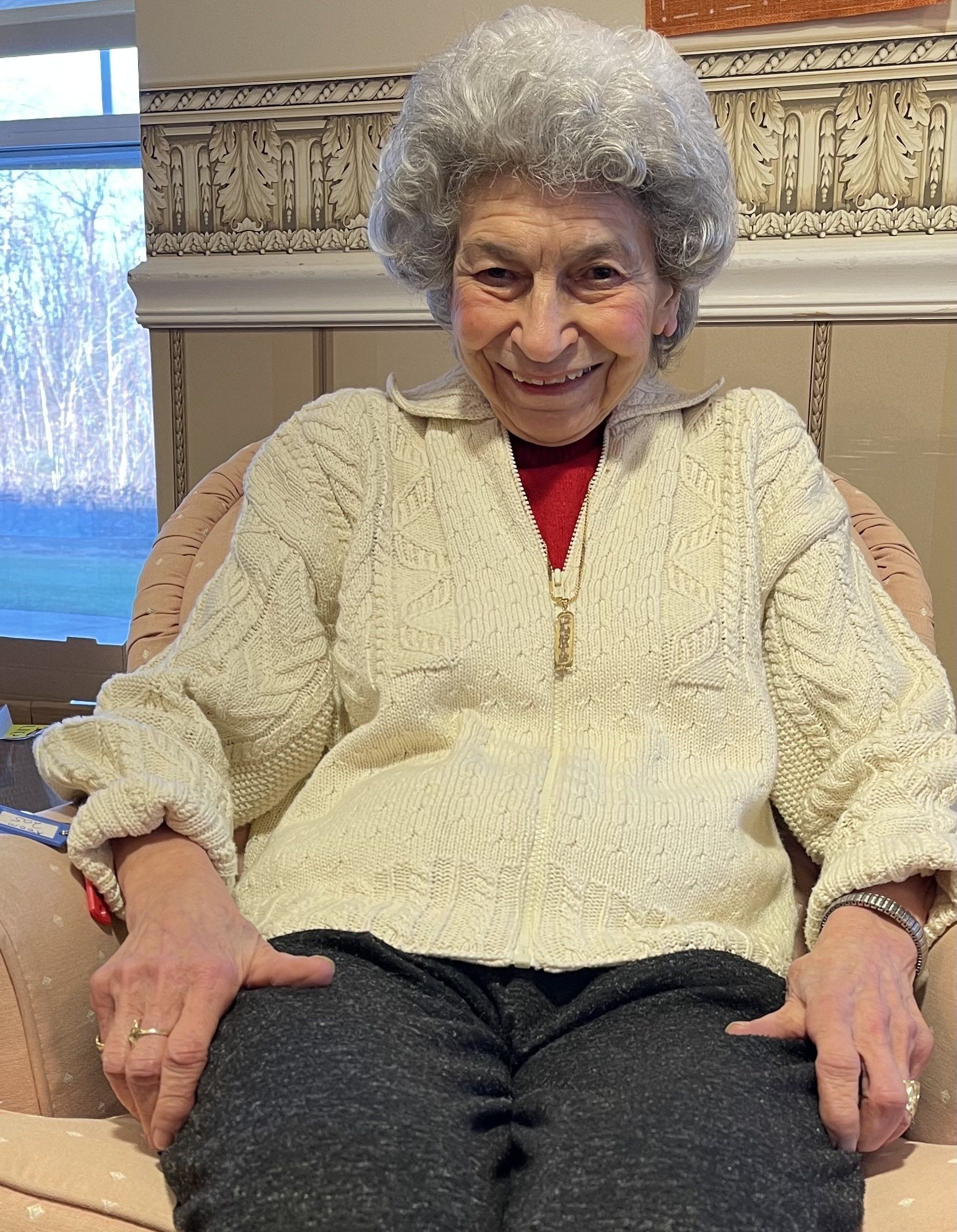 Senior Holding A Bouquet Of Rose — Hazleton, PA — Laurels Senior Living Community Senior Holding A Bouquet Of Rose — Hazleton, PA — Laurels Senior Living Community