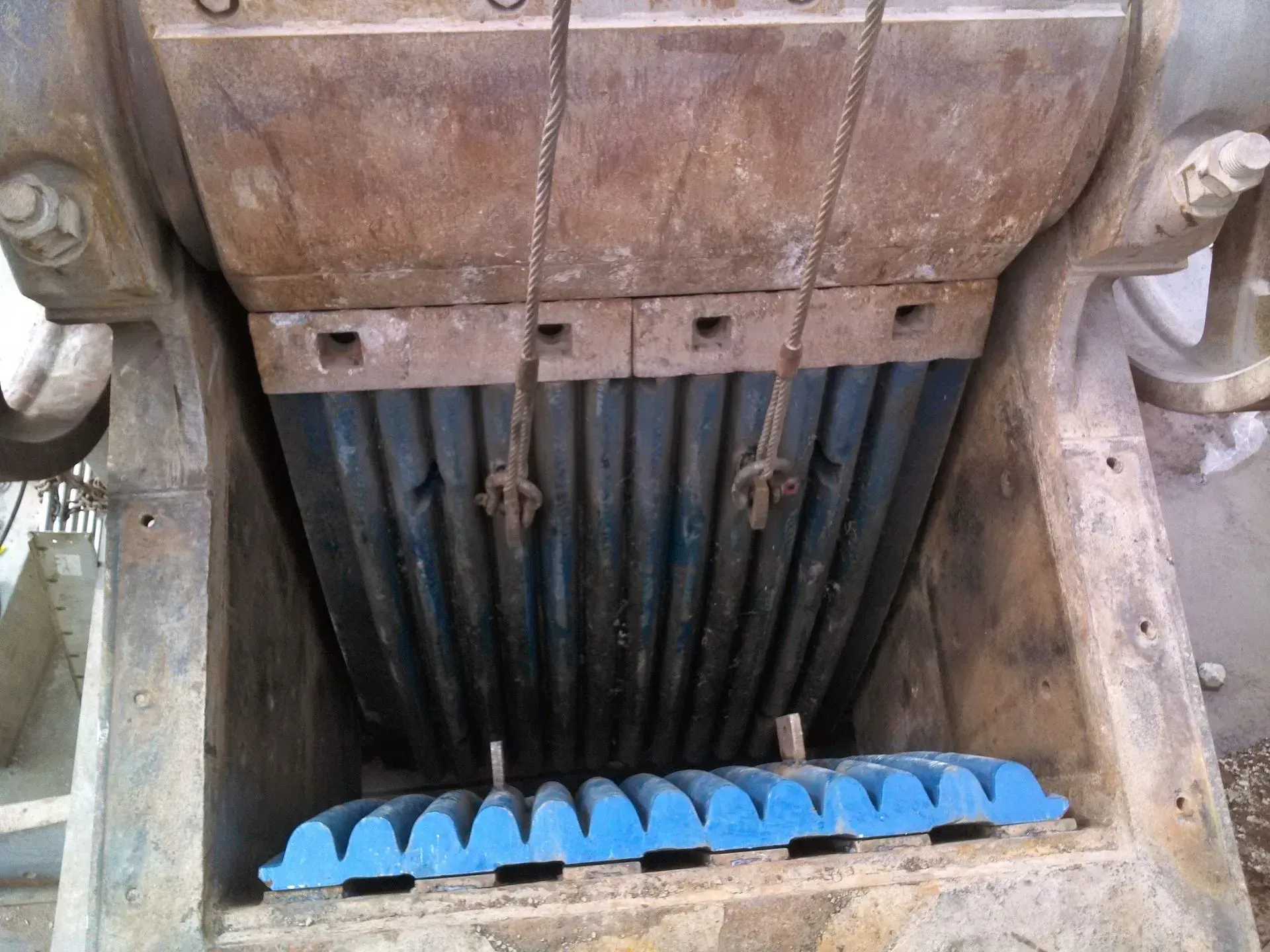 A close up of a machine with blue teeth on it.