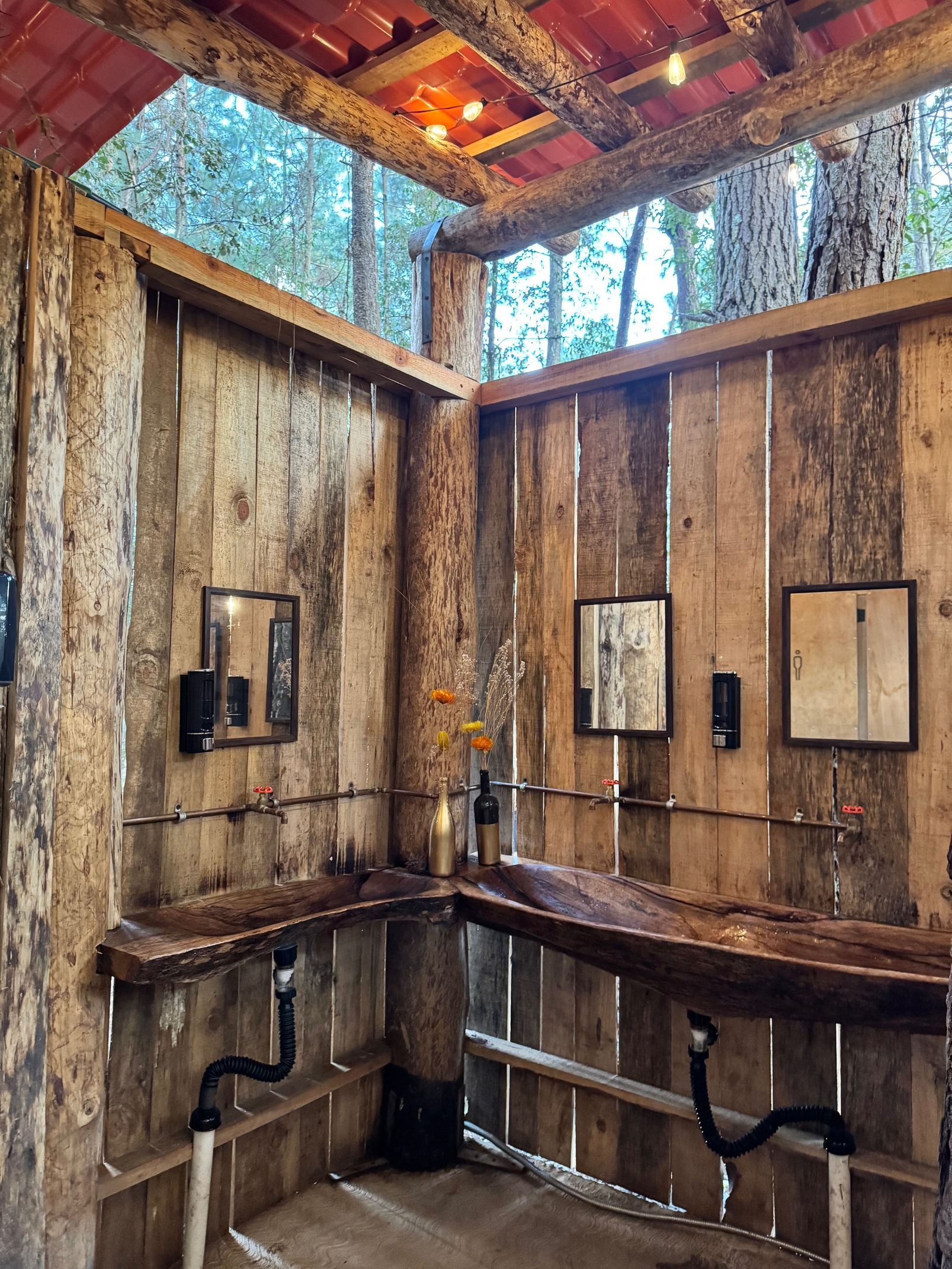 baño rustico en glamping en valle de bravo