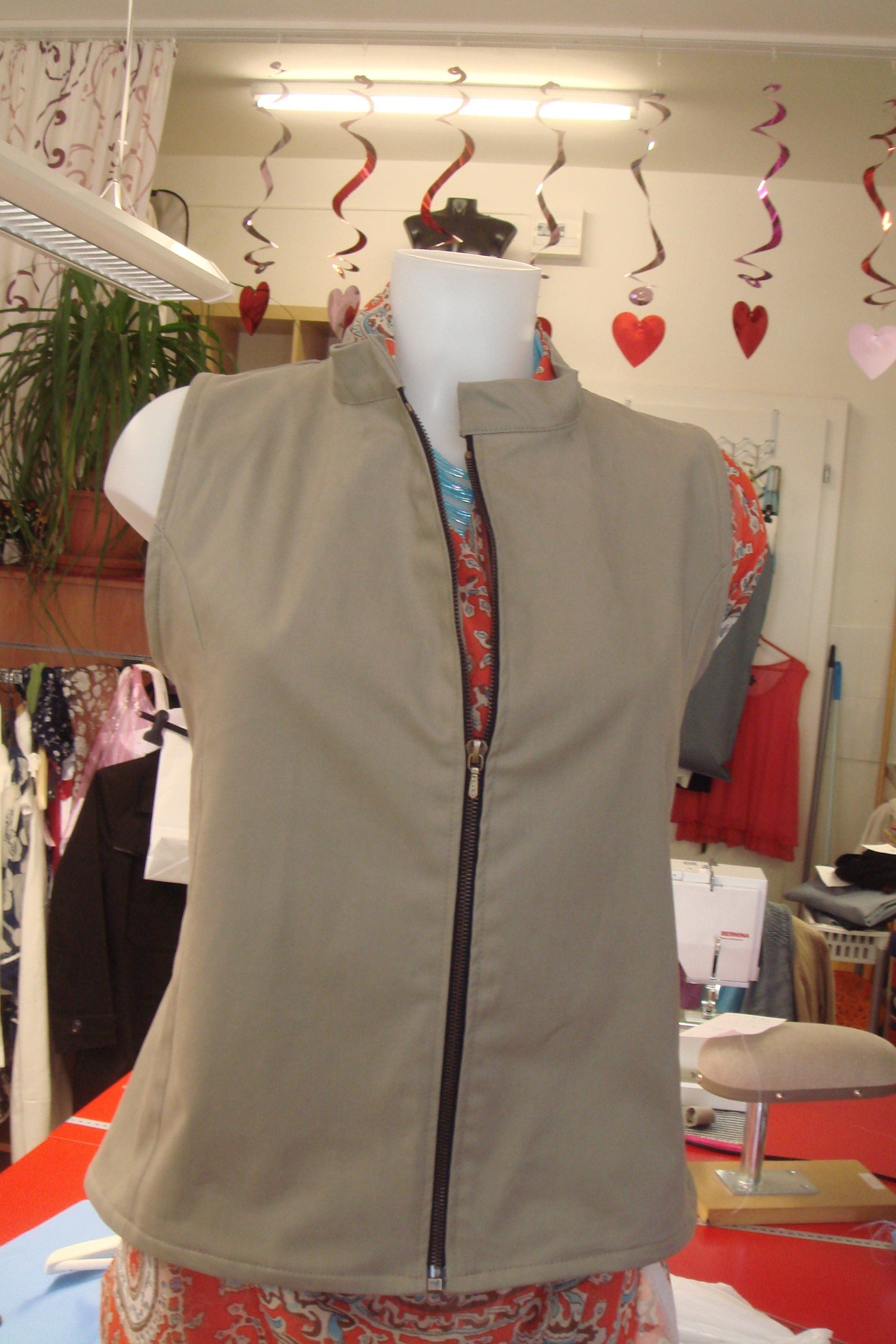 GKhan atelier Couture Chailly - Pose de fermeture éclair sur veste