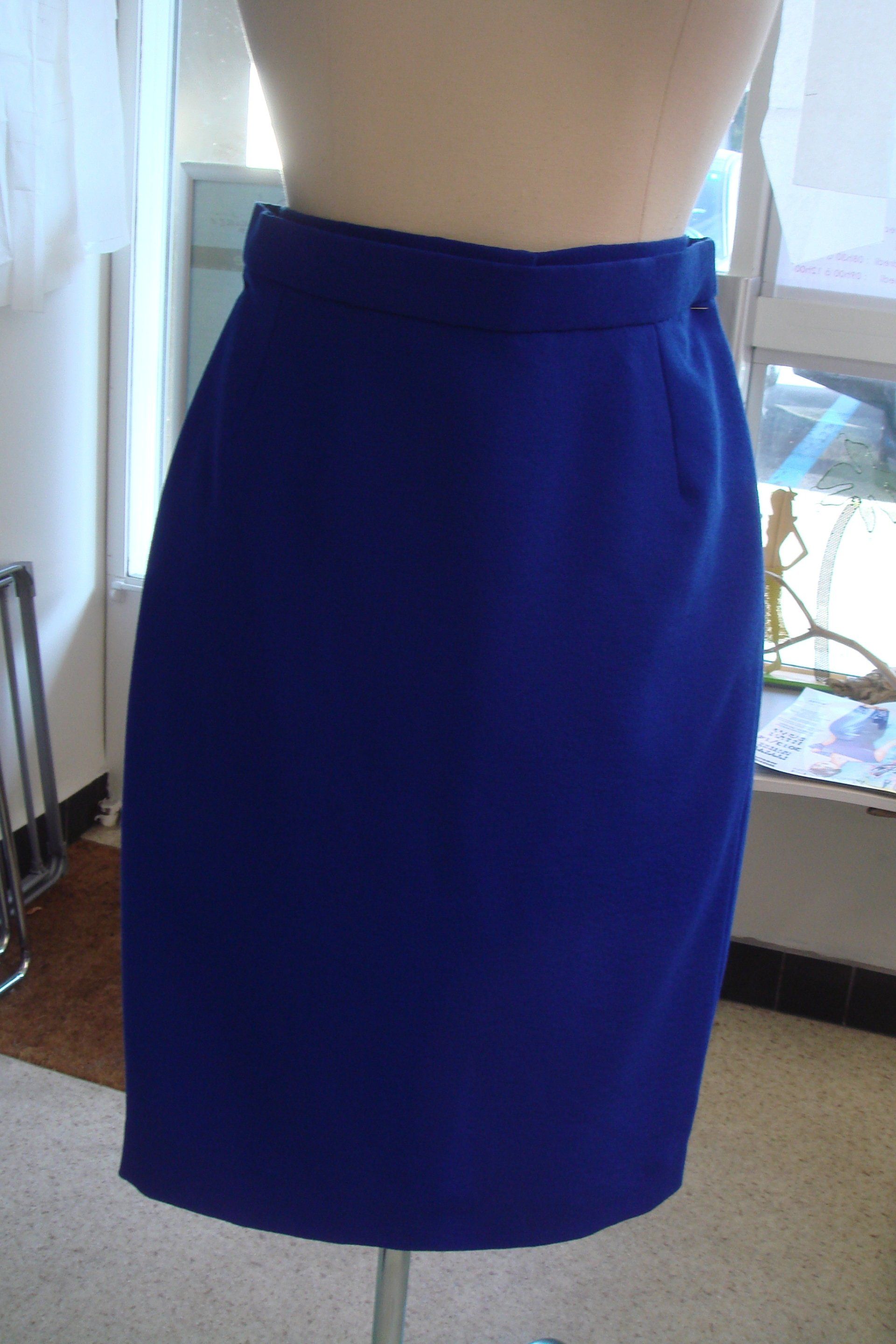 GKhan atelier Couture Chailly - Retouche sur mesure jupe bleue