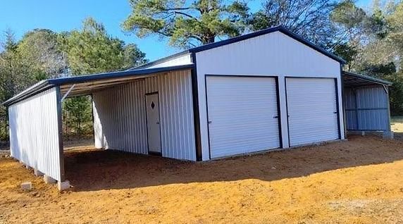 24x40x11 Vertical Roof Barn installed example from Maverick Manufactured Homes in Tyler TX