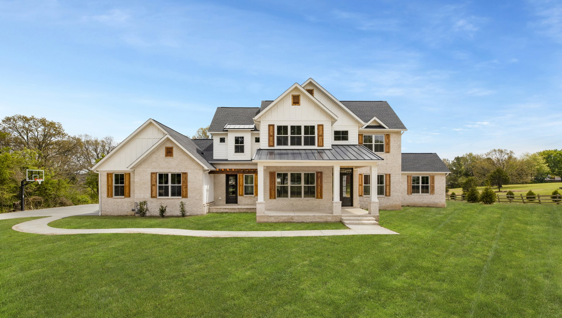 traditional craftsman home exterior