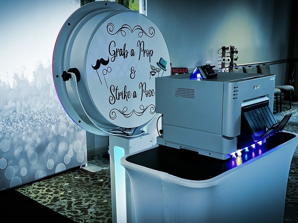 digital mirror photo booth in maryland