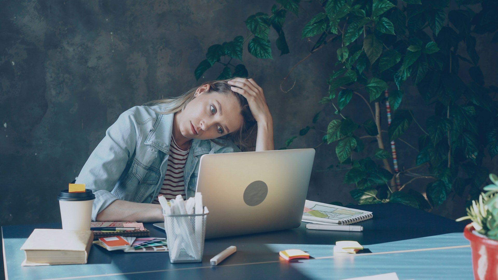 Tired at work? Try this miniyoga retreat at your desk
