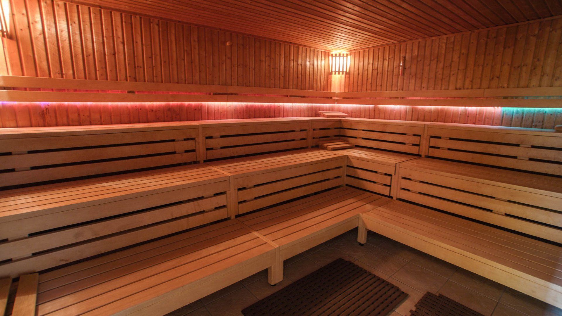 Sauna, Saunalandschaft, Wellness, Gesundheitszentrum