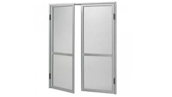 Due porte a vetri con cornice argentata, una aperta e una chiusa, su sfondo bianco.