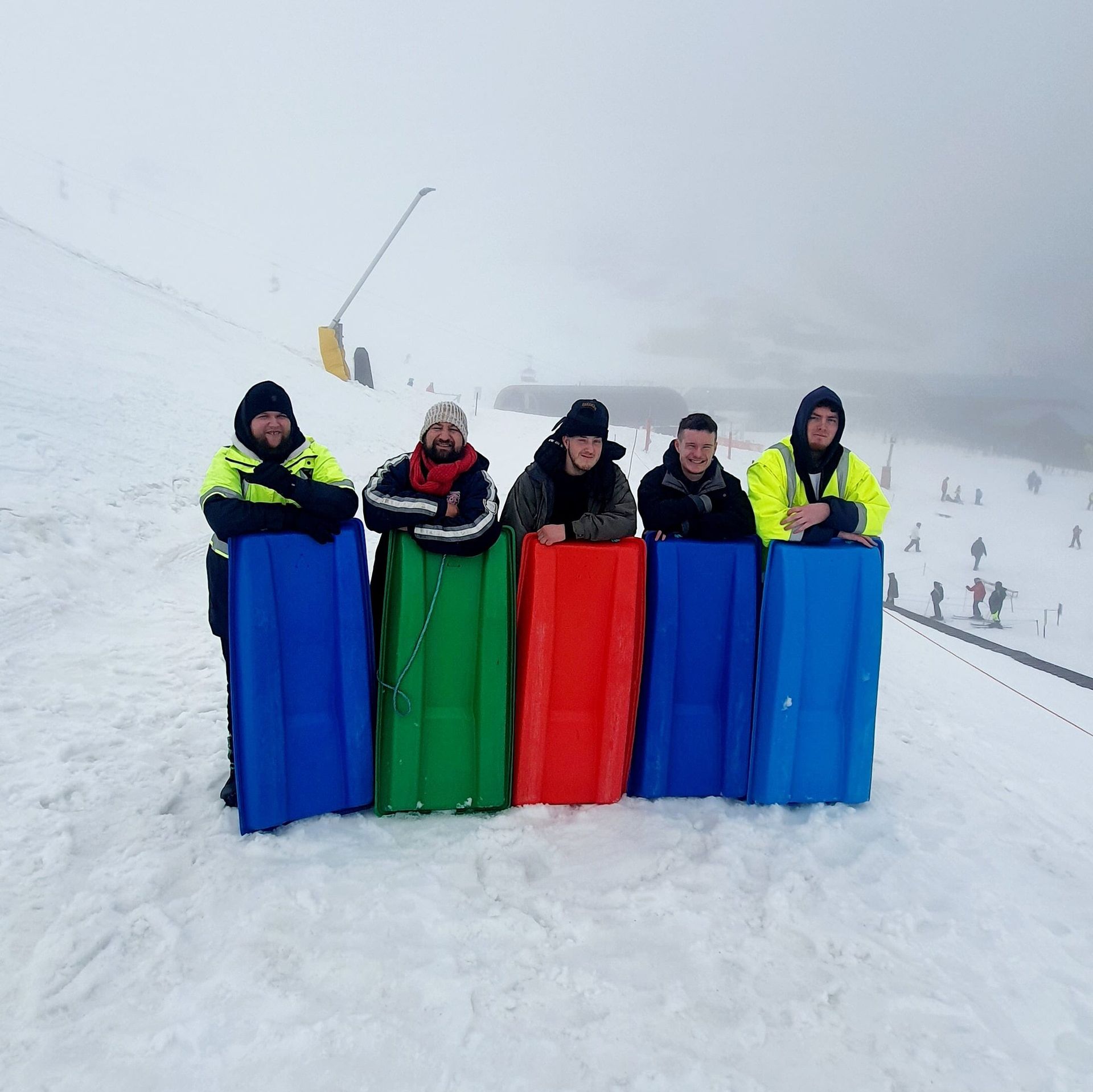 A group of people are posing for a picture in the snow