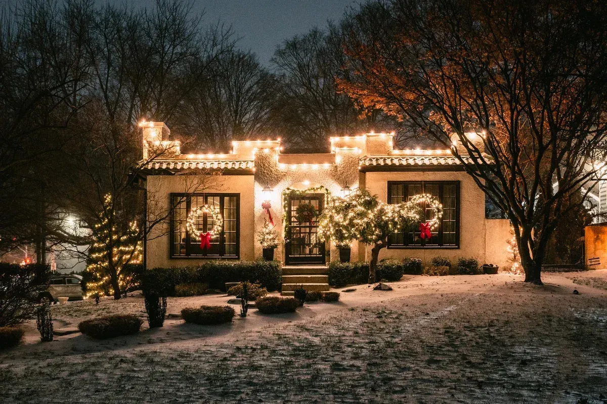 custom holiday light display installation in springdale ar