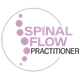 Logo van Spinal Flow Practitioner met paarse cirkels en tekst in een dunne cirkelvormige omlijning.