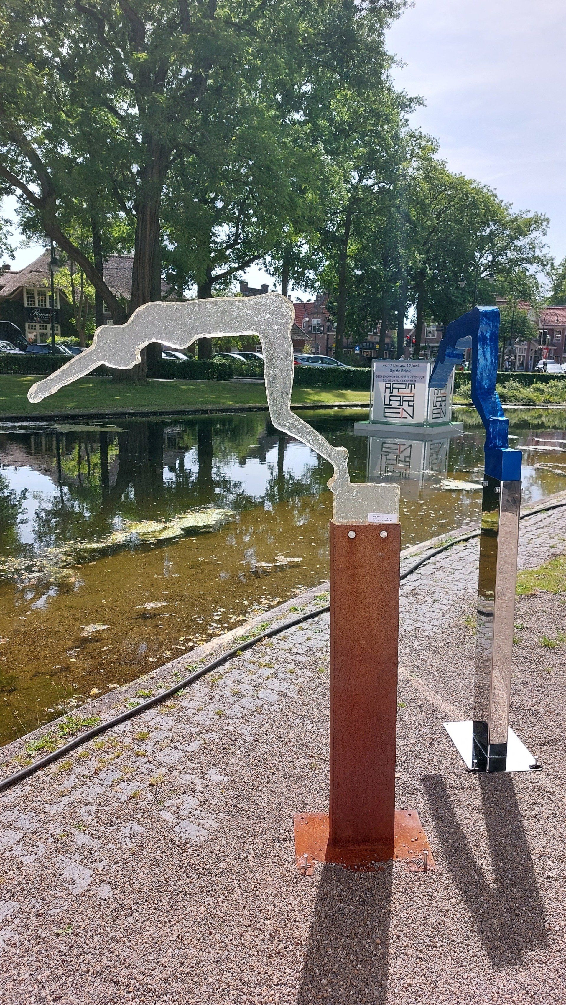 Epoxy duikster, buiten kunst voor bij vijver of zwembad