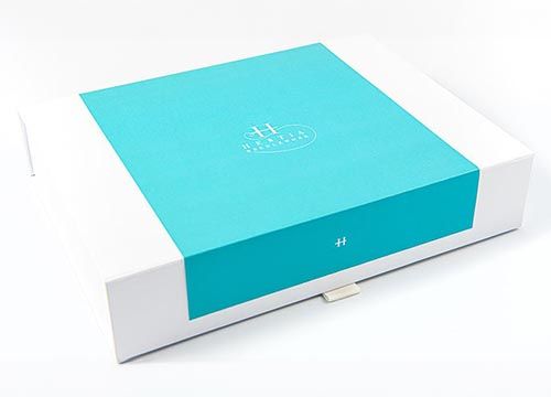 A white box with a blue stripe on the side.