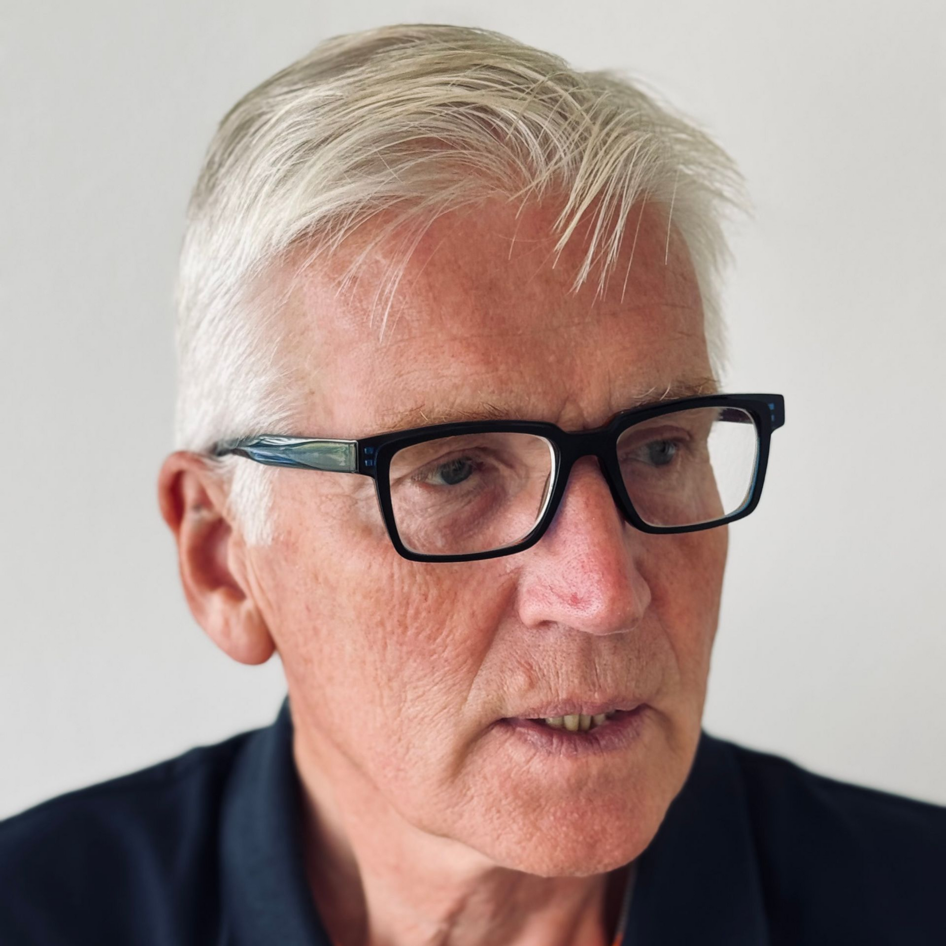 Auteur Paul Kroes is bij mij terecht gekomen via zijn redacteur Janneke Jonkman. Zijn manuscript is de weerslag van zijn -deels spirituele- zoektocht naar de verwerking van een groot verdriet. We zijn voor Paul op zoek naar de juiste uitgeverij.