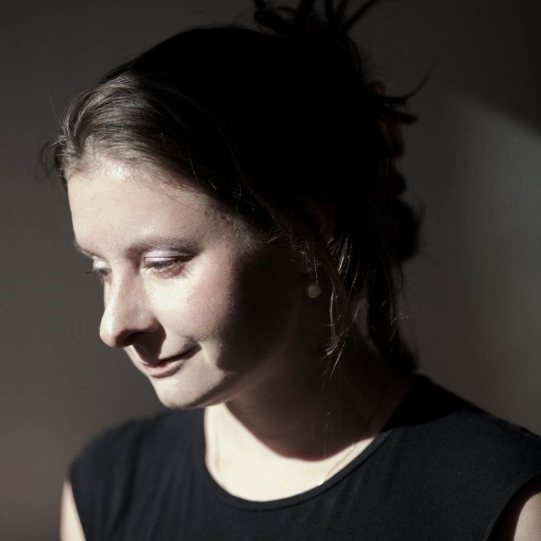 Vanaf 2019 werk ik samen met Aukelien Weverling. Ze werkt nu aan het derde deel van haar drieluik (los van elkaar te lezen). Zodra het manuscript af is gaan we samen met Uitgeverij Meulenhoff nadere plannen maken over de publiciteit en de lezingentour.