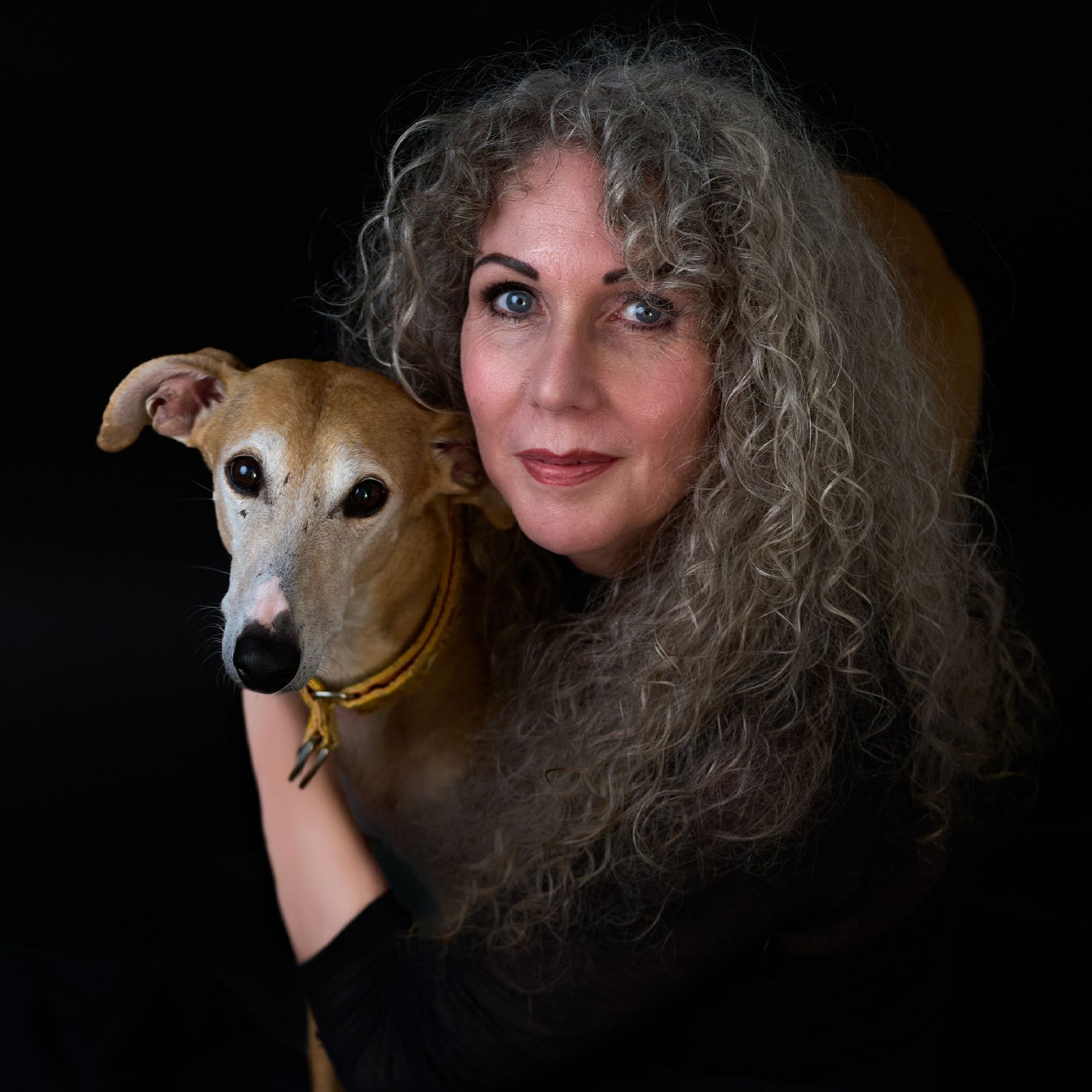 Felicita Vos is journalist in Gelderland en geeft uit bij Uitgeverij De Kring. Ze is de enige auteur in Nederland met een Roma-achtergrond. Felicita schrijft fictie en non-fictieboeken. Ik heb haar geholpen bij het bouwen aan haar merk als schrijver.