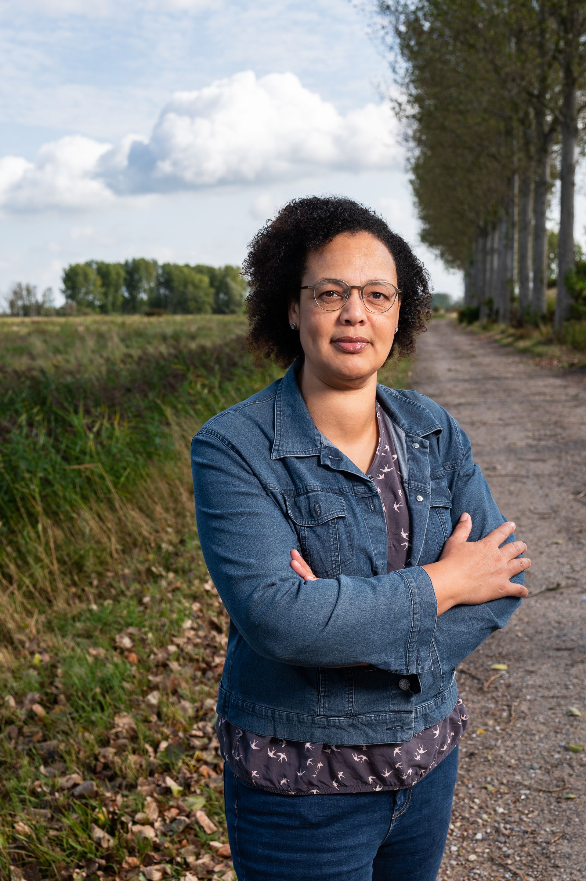 Fiona Hack heeft een missie. Zolang er te weinig kennis over en aandacht voor de rol van de groep, de ouders en de school is, blijft het pleidooi van Fiona voor een bredere blik op pesten en dus ook haar boek Droommoord hyperactueel. Het boek verscheen bij Ambilicious en verdient ook in 2026 alle aandacht. Wij brengen het -met gevoel voor urgentie- opnieuw onder de aandacht van de landelijke pers, in Nederland en België.