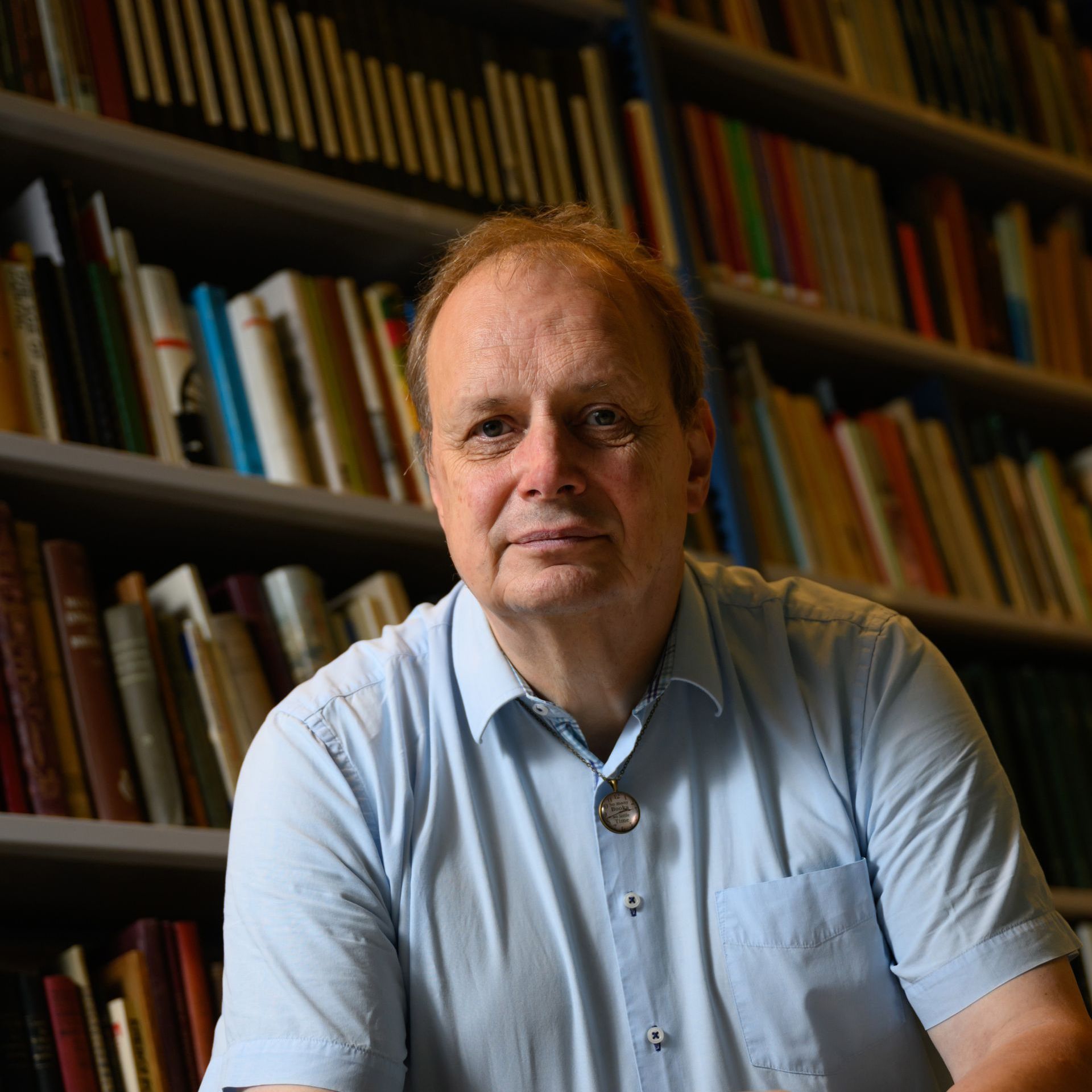 Ik ken Robert Beernink al een tijd, uit het boeken- en lezingencircuit in Enschede/Hengelo/De Lutte. Na Lutterzand Literair in 2023 hebben we contact gehouden en naar aanleiding van mijn optreden bij het Cultuurpodium in Hengelo heeft hij gevraagd of ik hem wil begeleiden. Leuk, als Tukkers onder elkaar!