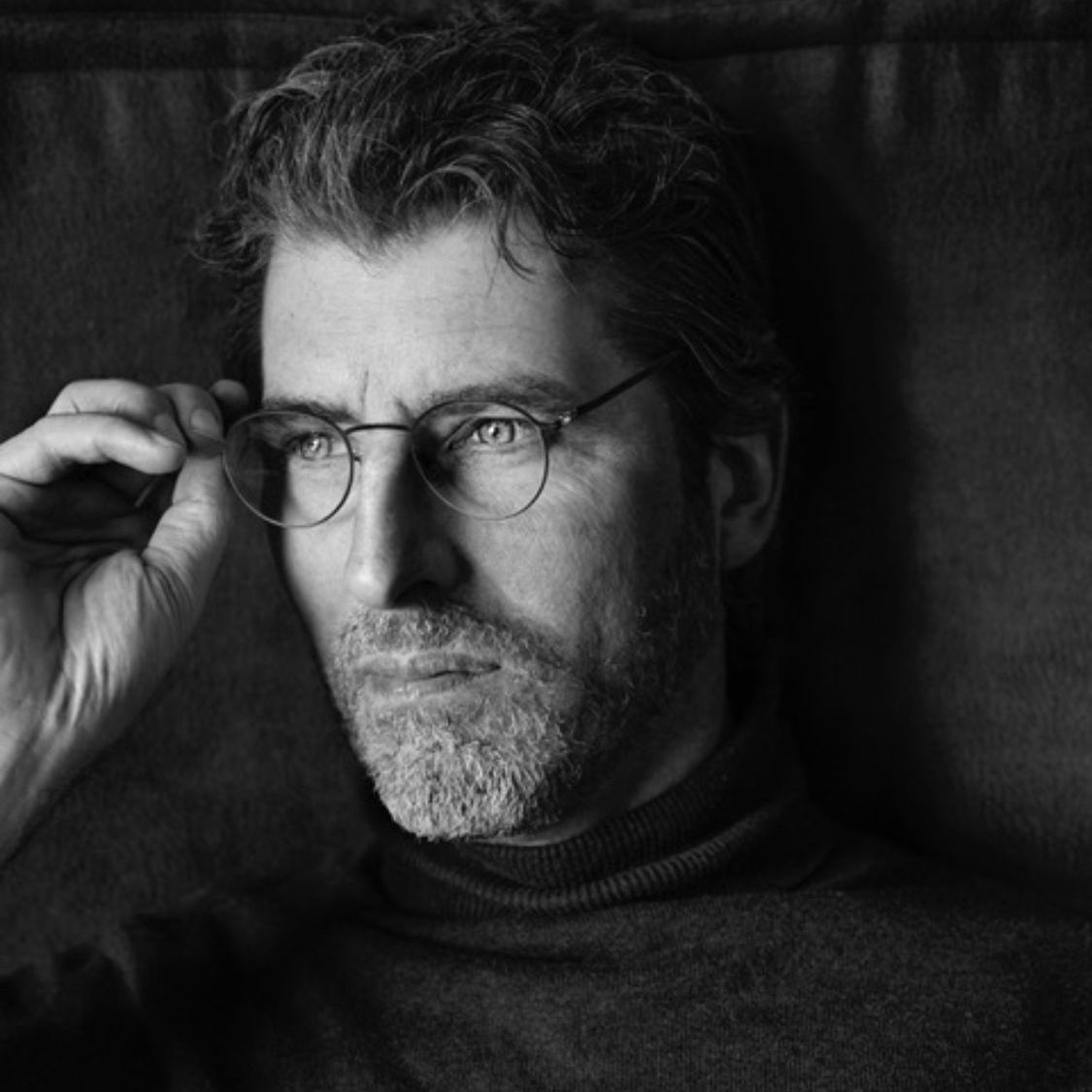 De boeken van Niels Roelen worden uitgegeven bij Volt, Singel Uitgeverijen en Overamstel. De oud-militair is een van de geïnterviewden van Fokke Obbema voor Stervelingen. Niels wil graag meer bekendheid als literair schrijver, daar werken we aan met een merkbouwtraject.