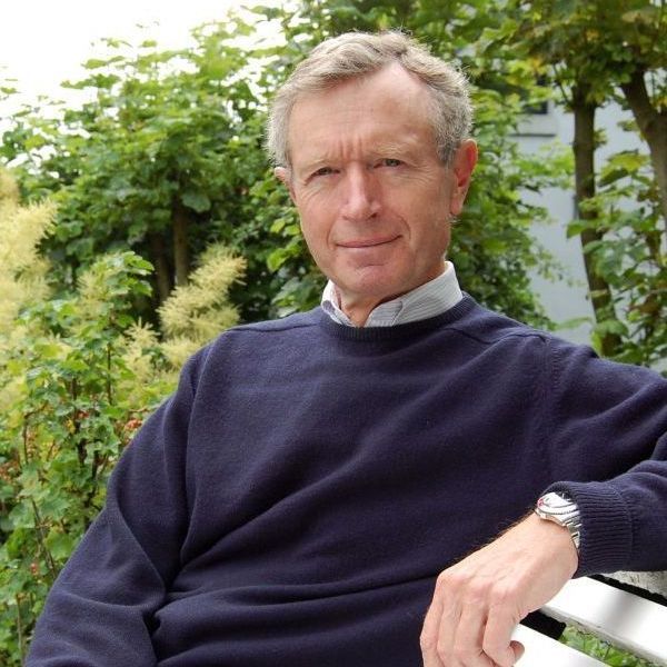 Erik Ader ontmoette ik tijdens een boek presentatie van Frank Westerman in 2018, in de Leidsche Schouwburg. Hij vroeg me de presentatie van zijn jongste boek Kinderen van Amalek te organiseren, in de Thomaskerk in Amsterdam op 15 mei 2023 .