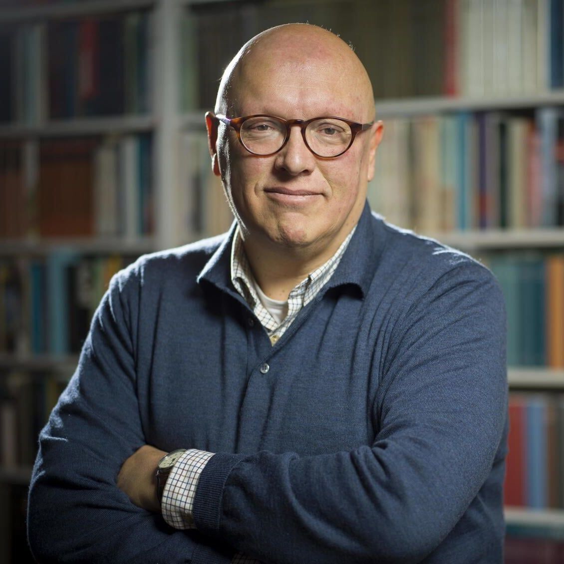 Uitgeverij Pluim vroeg mij, bij het verschijnen van De klank van de heilstaat, optredens voor Michiel te generen. Samen met zijn vrouw Henriette Schenk en hun vaste pianiste Irina Antonova trekt hij langs boekhandels, bibliotheken, cultuurcentra en festivals. Mooi dat ik met de voormalig chef Boeken van NRC mag werken.