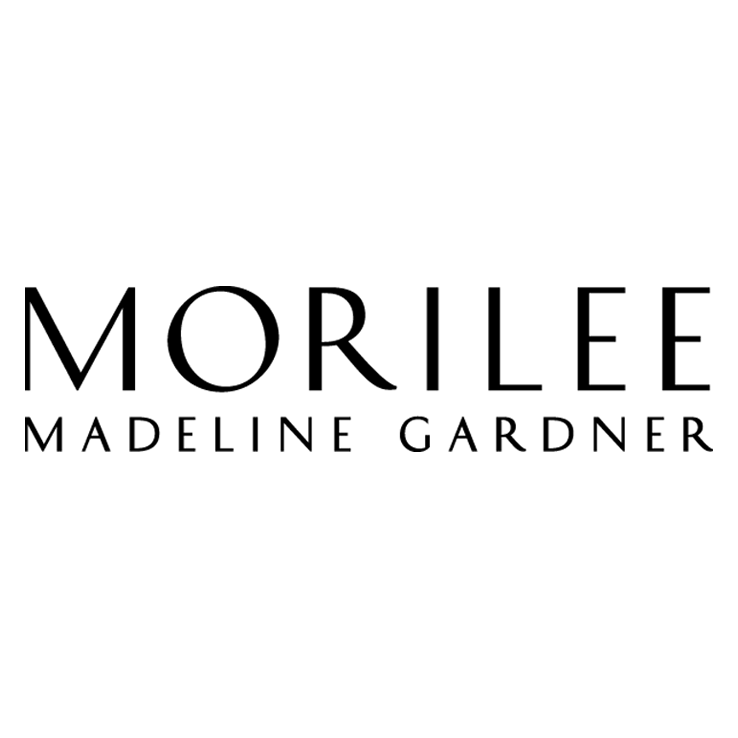 Logo per Morilee realizzato da Madeline Gardner, con il nome del marchio in elegante carattere serif nero su sfondo bianco.