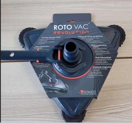 Kokido Revolution driehoekige bodemzuiger met roterende borstels en draaibare zuigmond