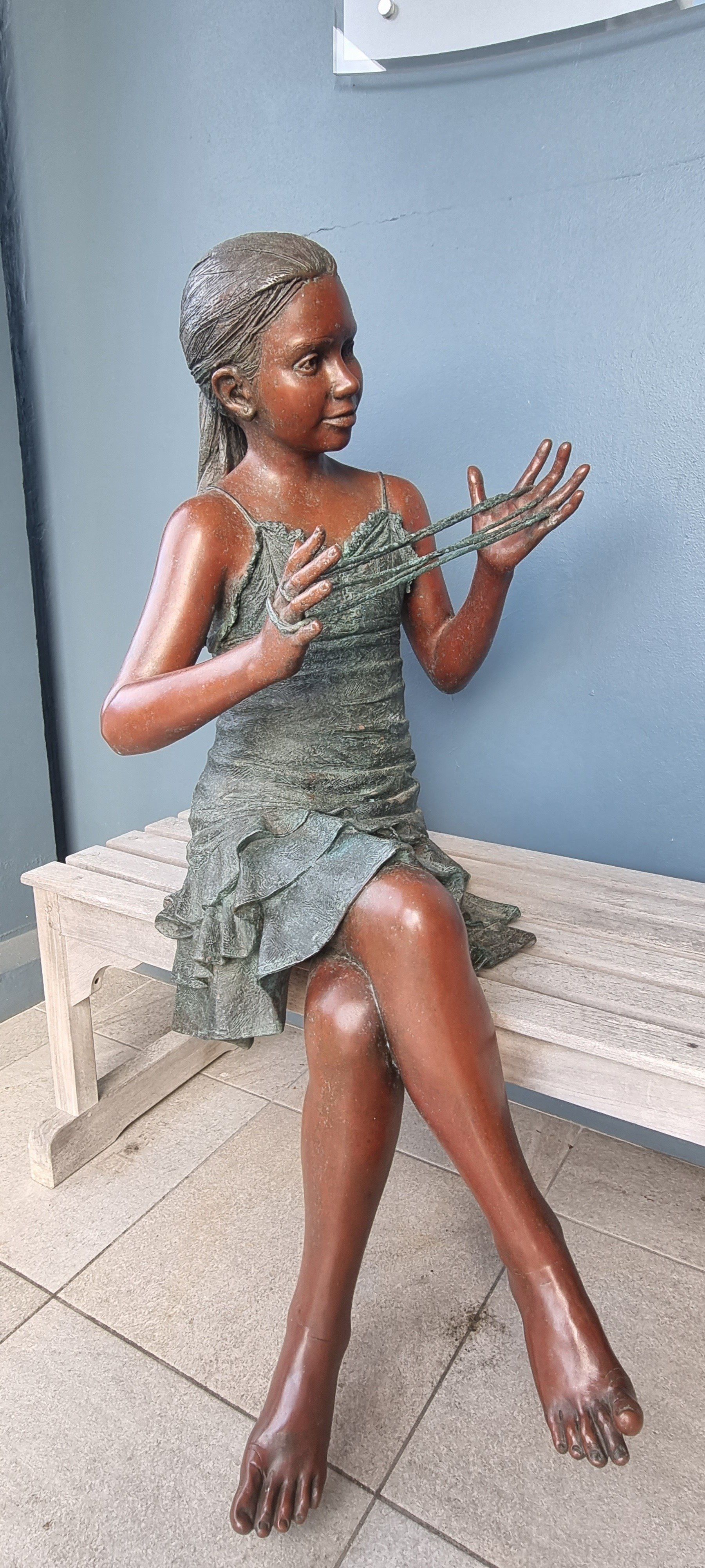 statue