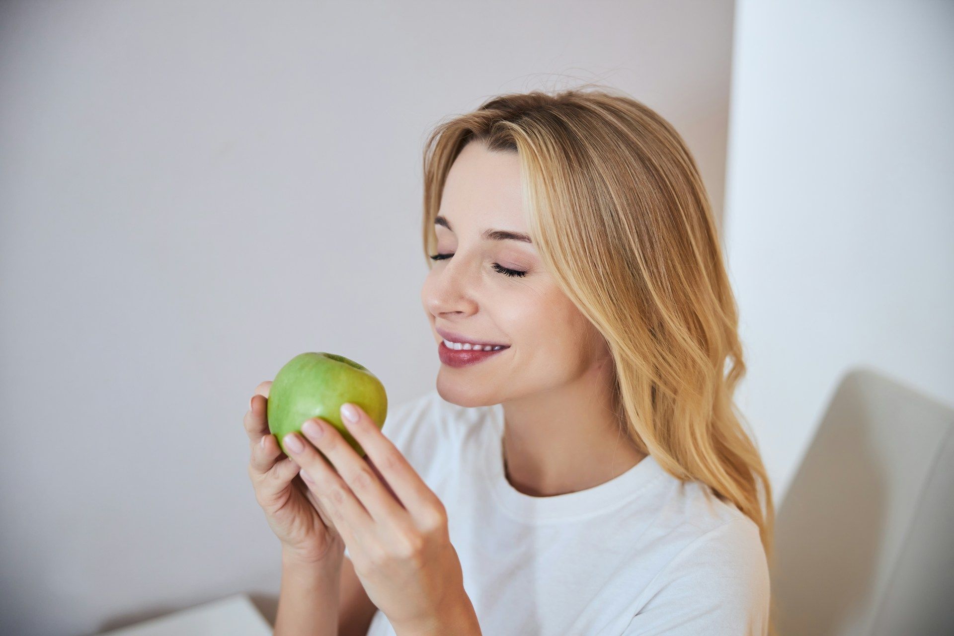woman holding an apple