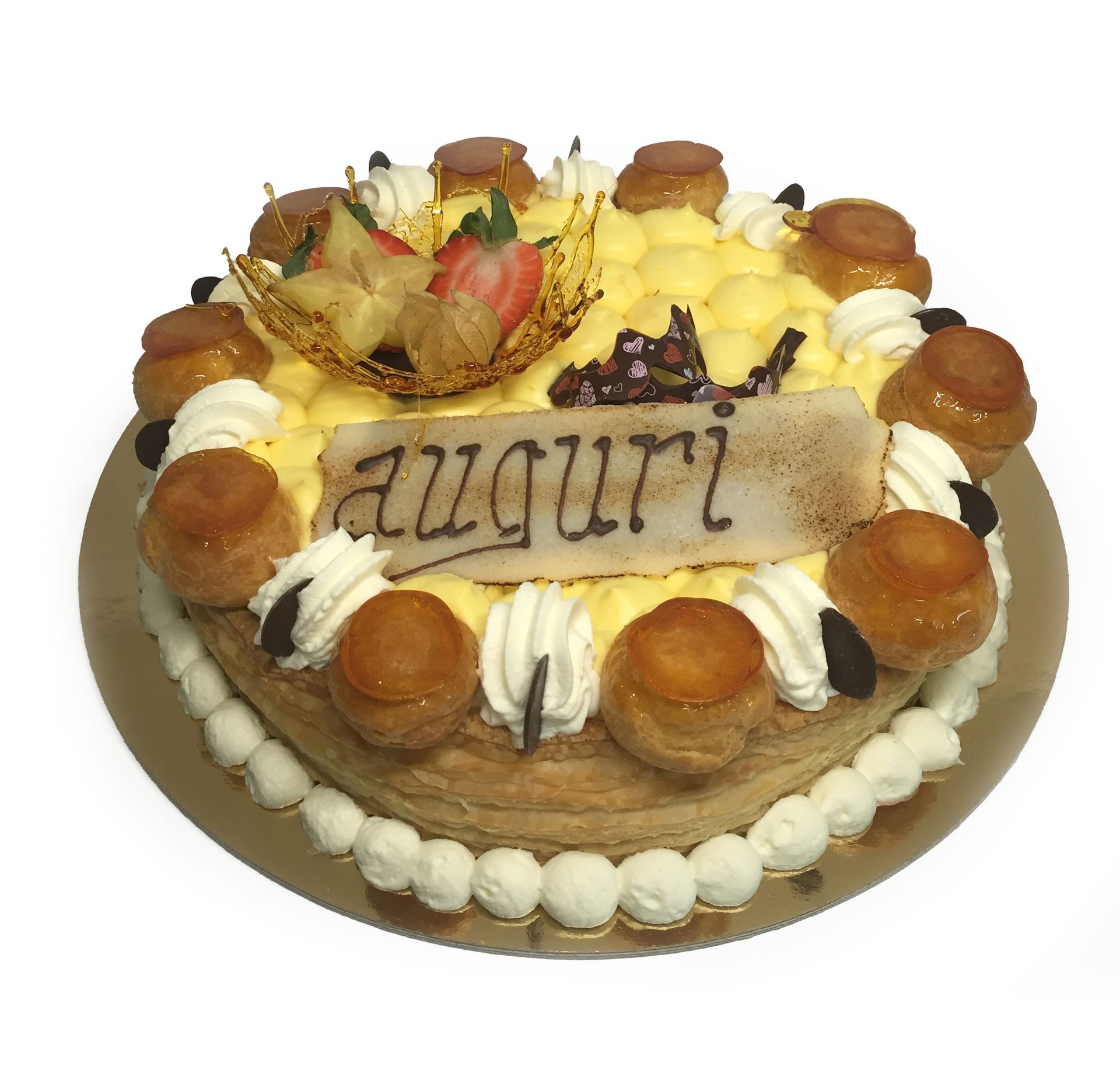 una torta di compleanno con i bignè