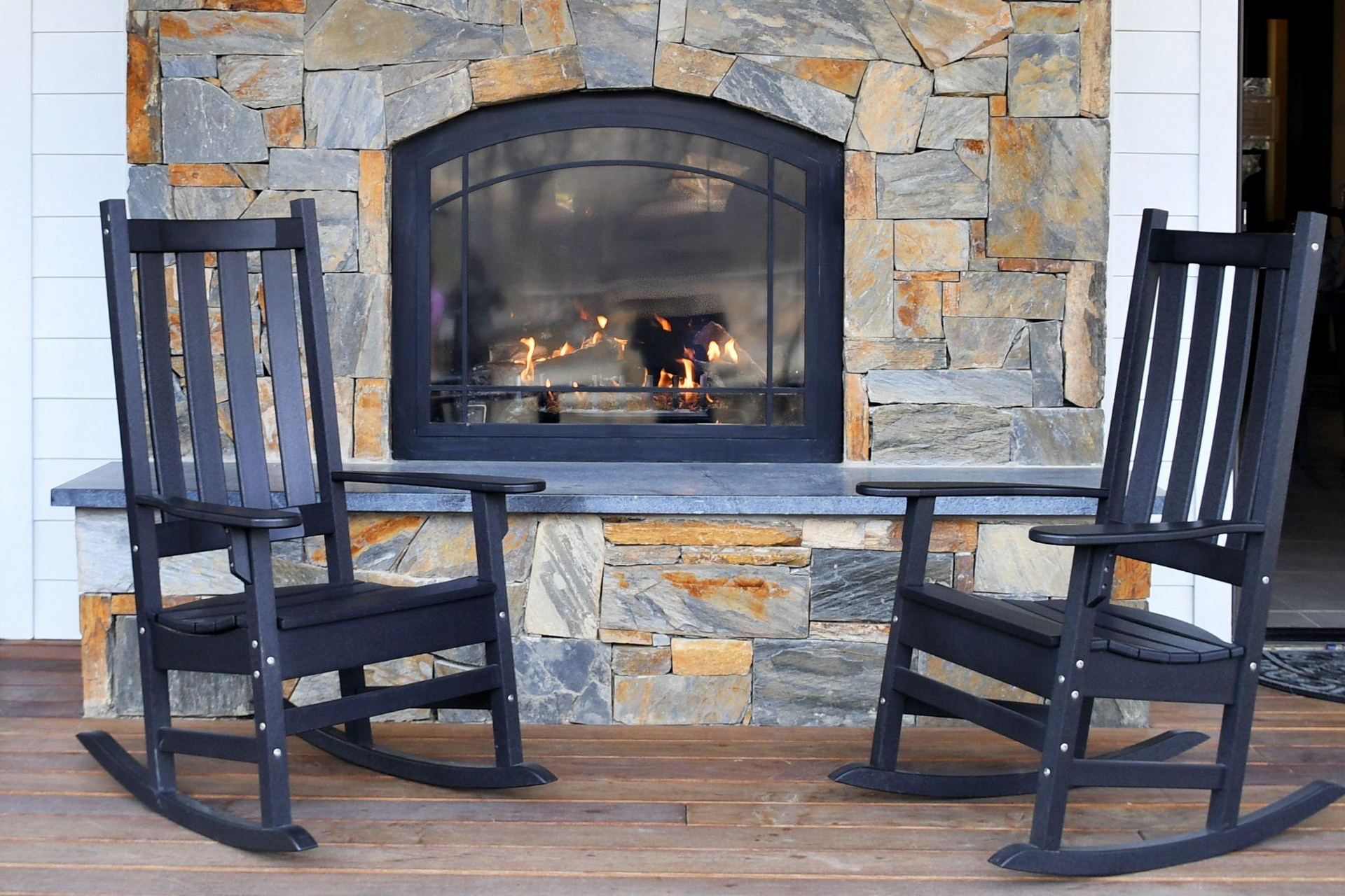 Fixing Moisture and Freeze-Thaw Cracks in Outdoor Fireplaces
