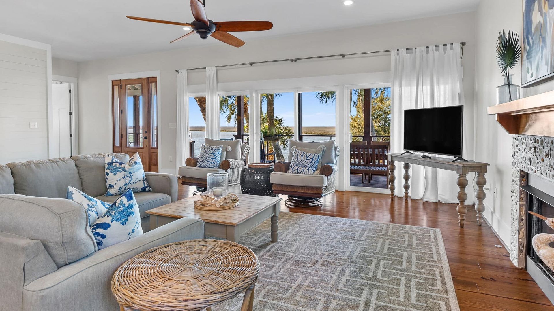 A living room filled with furniture and a ceiling fan.