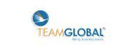 O logotipo da teamglobal é azul e laranja com um pássaro no meio.