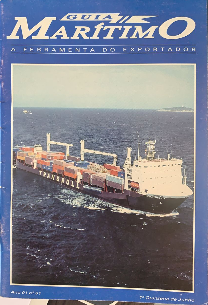 Um livro chamado maritimo tem a imagem de um navio na capa