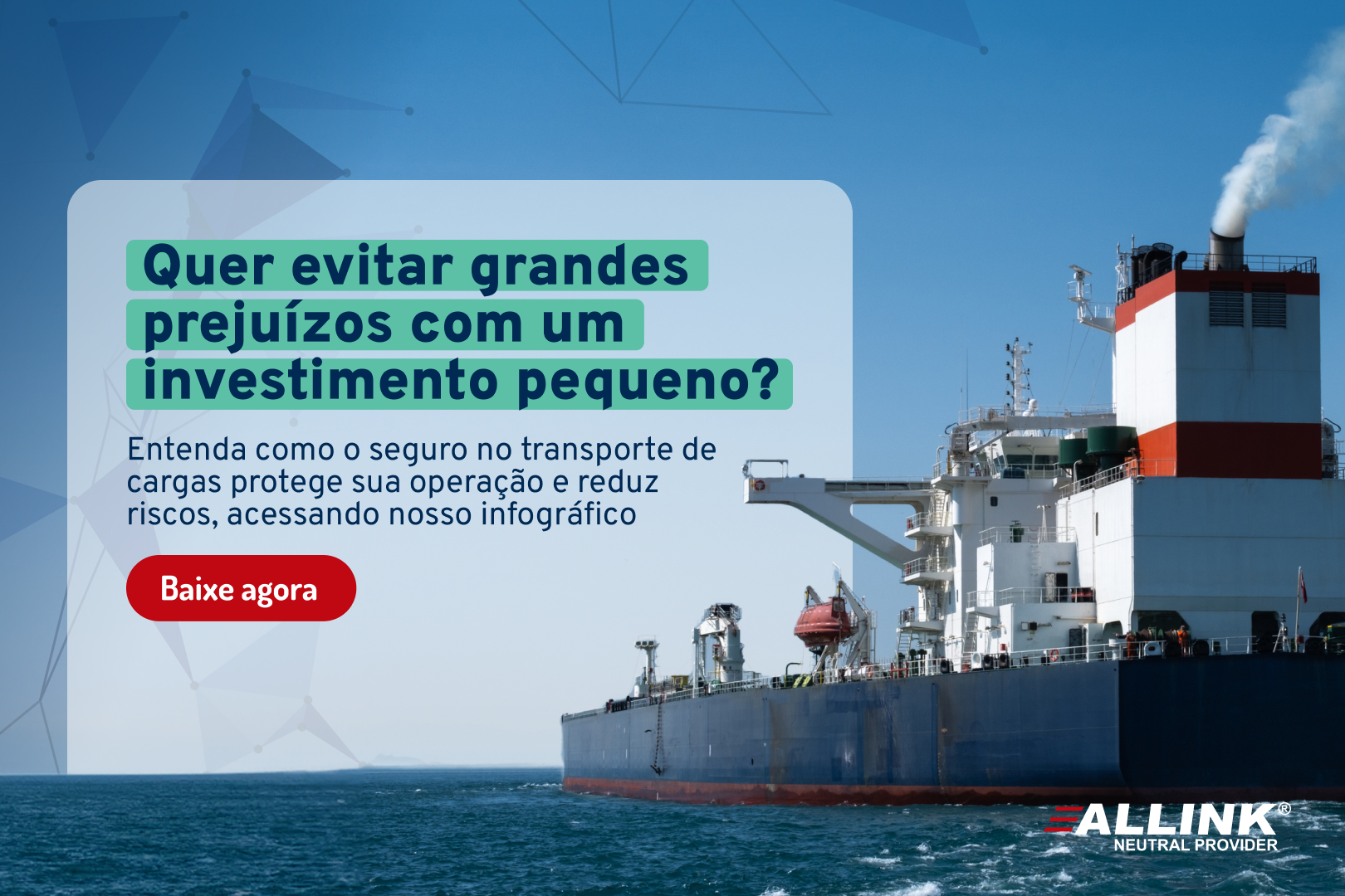 Um grande navio está flutuando sobre um corpo de água.