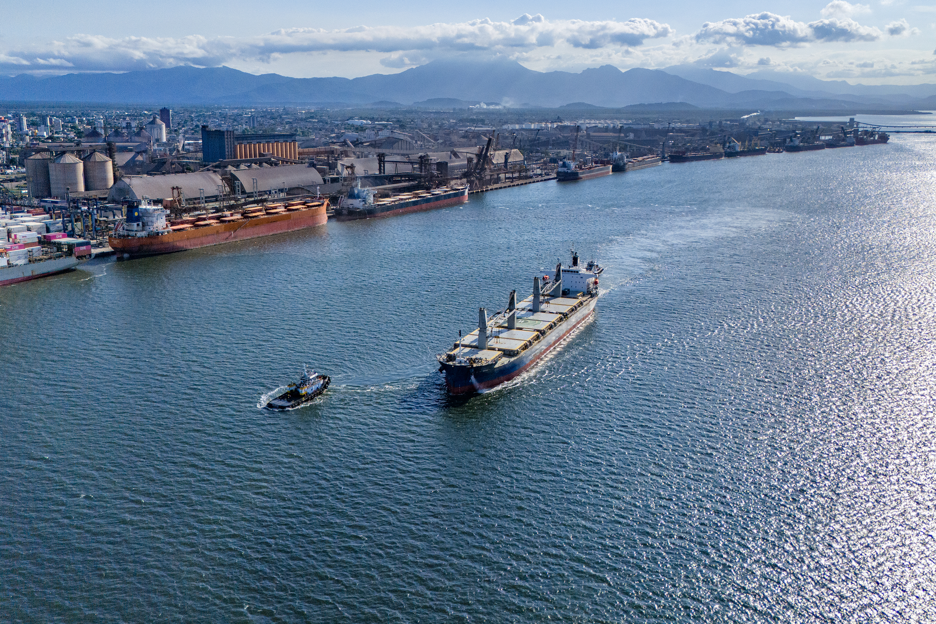 imagem mostra Porto de Paranaguá

