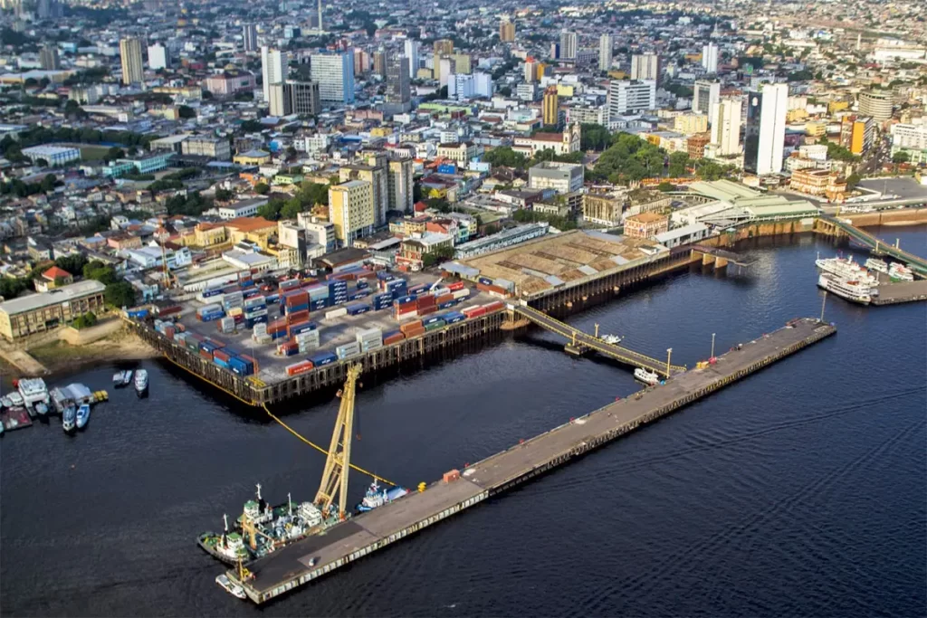 imagem mostra o porto de manaus